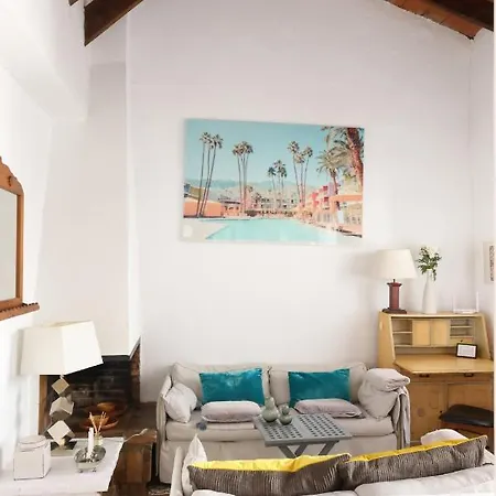 Hébergement de vacances Casa Bela, Casa Reformada En Muy Cerca De La Playa *